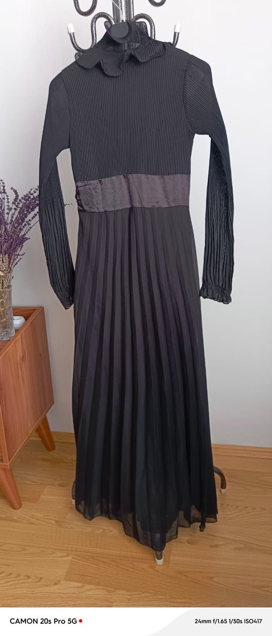 Uzun Siyah Piliseli Gotik Elbise - Görsel 4