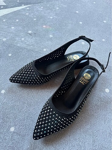 TAŞLI SİVRİ BURUN ŞIK BABET - Görsel 5