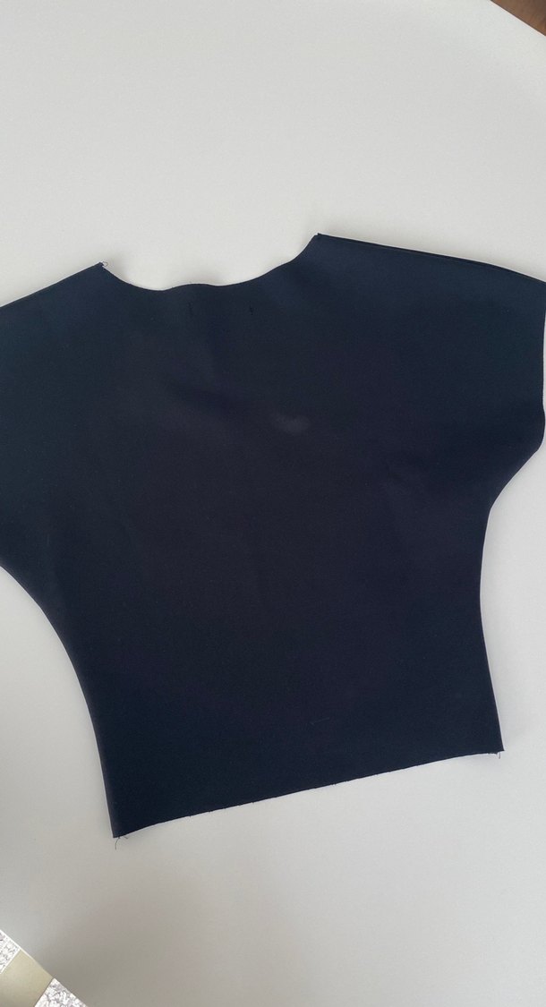 Siyah V Yaka Kısa Kollu Kadın Bluz - Görsel 2