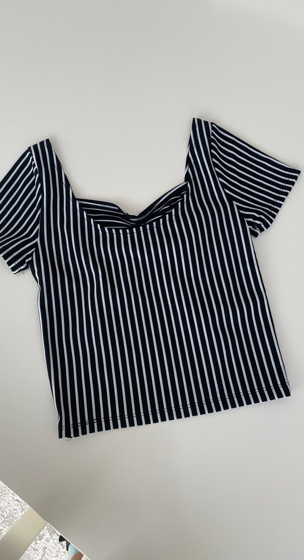 Kadın Siyah Çizgili Kısa Kollu Crop Top - Görsel 2