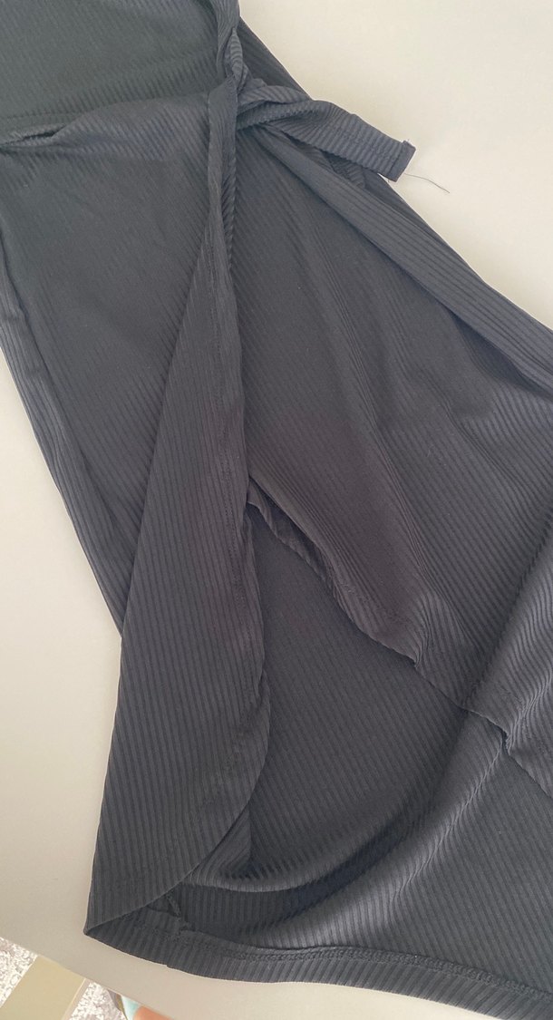 Siyah Uzun İnce Askılı Kemerli Elbise - Görsel 3