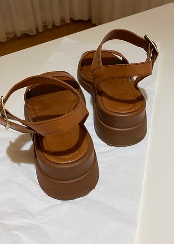 Kahverengi Deri Kadın Dolgu Topuklu Sandalet - Görsel 3