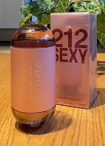 Carolina Herrera 212 sexy