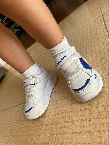 23 Beden beyaz Renk Erkek bebek ışıklı spor ayakkabı