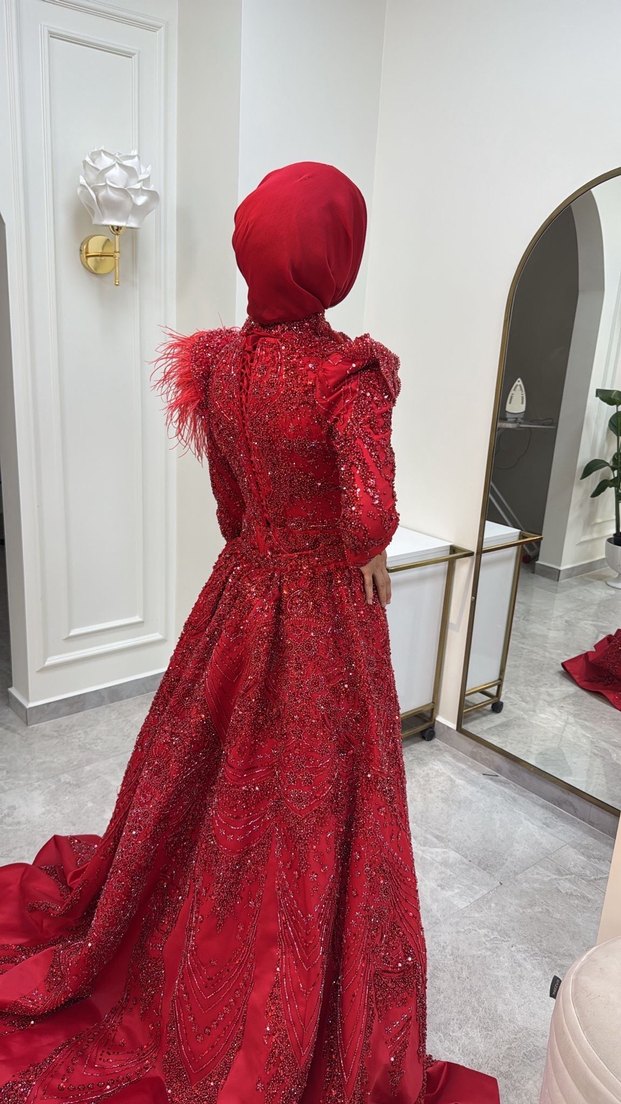 Uzun Kırmızı Tesettür Kadın Abiye - Görsel 2