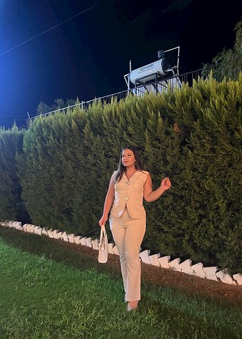 Beyaz V Yaka Kolsuz Kadın Takım Elbise - Görsel 2