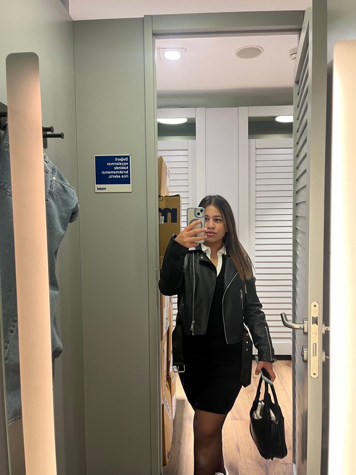 Siyah V Yaka Mini Elbise - Görsel 3