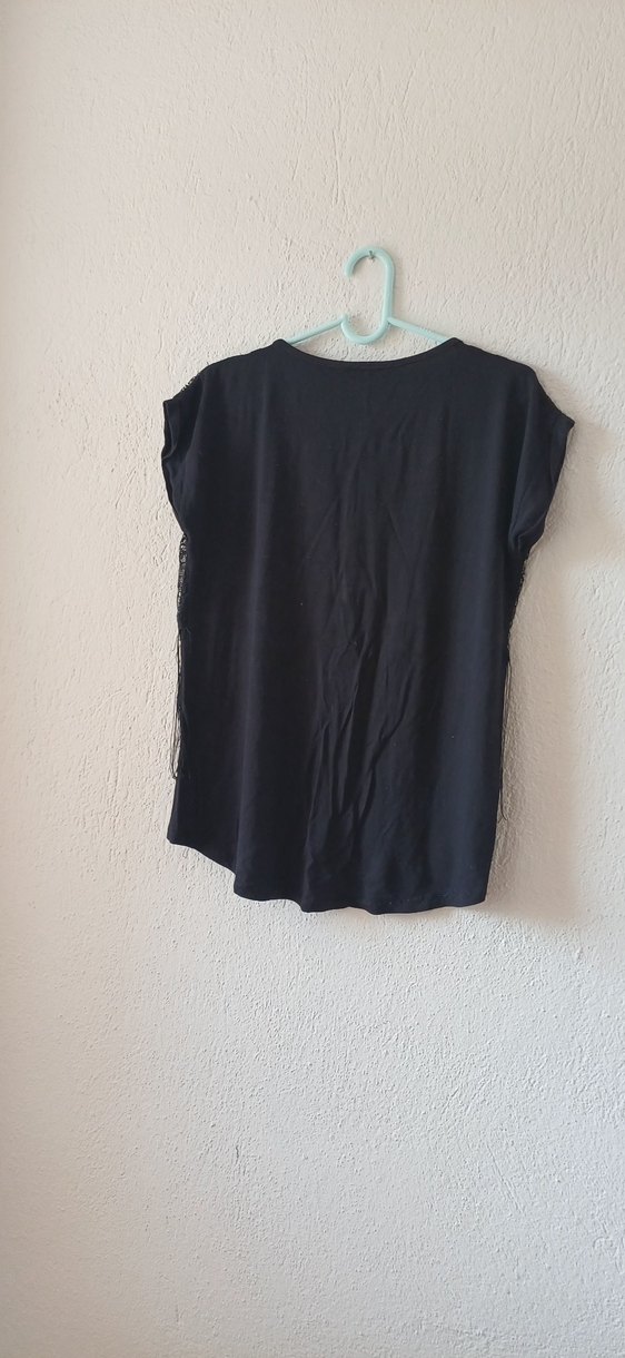 Siyah Dantel Detaylı Tişört - Görsel 4