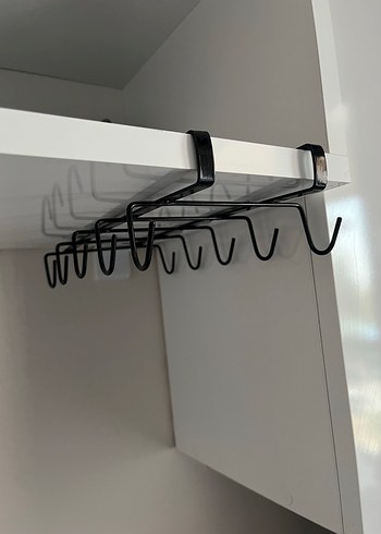 Siyah Metal Askı Rafı