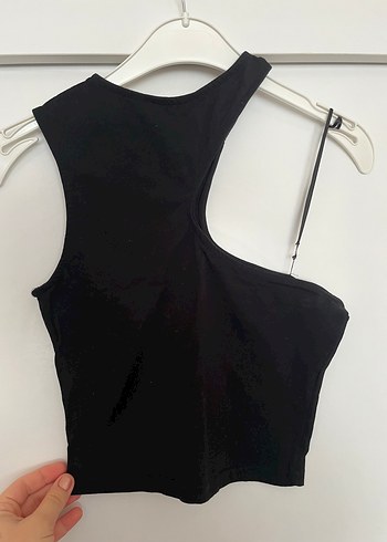 Siyah Tek Omuzlu Kemerli Crop Top