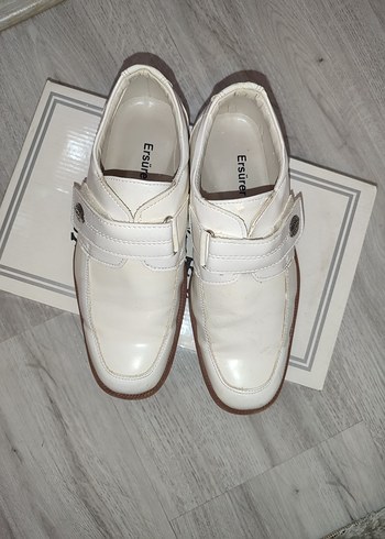 Beyaz Parlak Tokalı Erkek Çocuk Ayakkabısı - Görsel 2