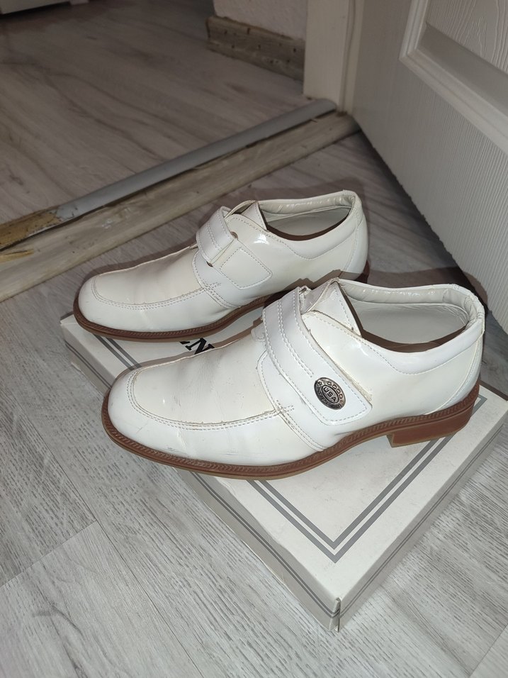 Beyaz Parlak Tokalı Erkek Çocuk Ayakkabısı - Görsel 3