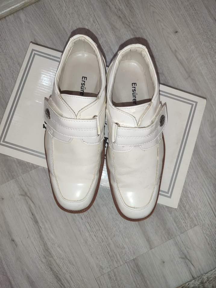 Beyaz Parlak Tokalı Erkek Çocuk Ayakkabısı - Görsel 2