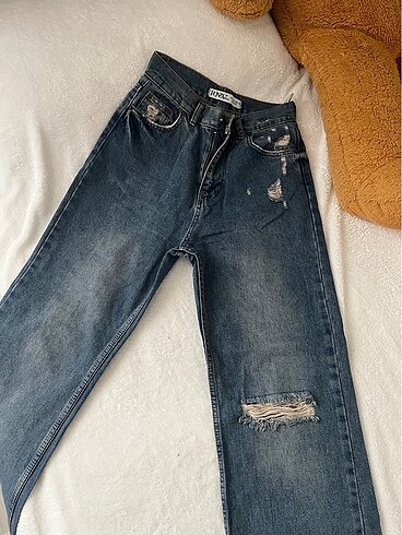 Yırtık detaylı jean
