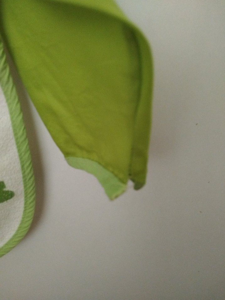 Bebek Önlüğü Uzun Kollu Renkli Kurbağa Baskılı. Kolda yırtık var - Görsel 3