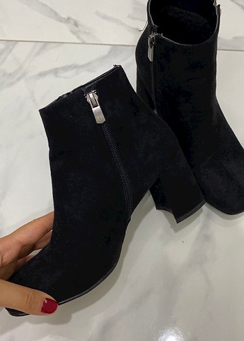 Siyah Süet Fermuarlı Topuklu Kadın Bot - Görsel 5