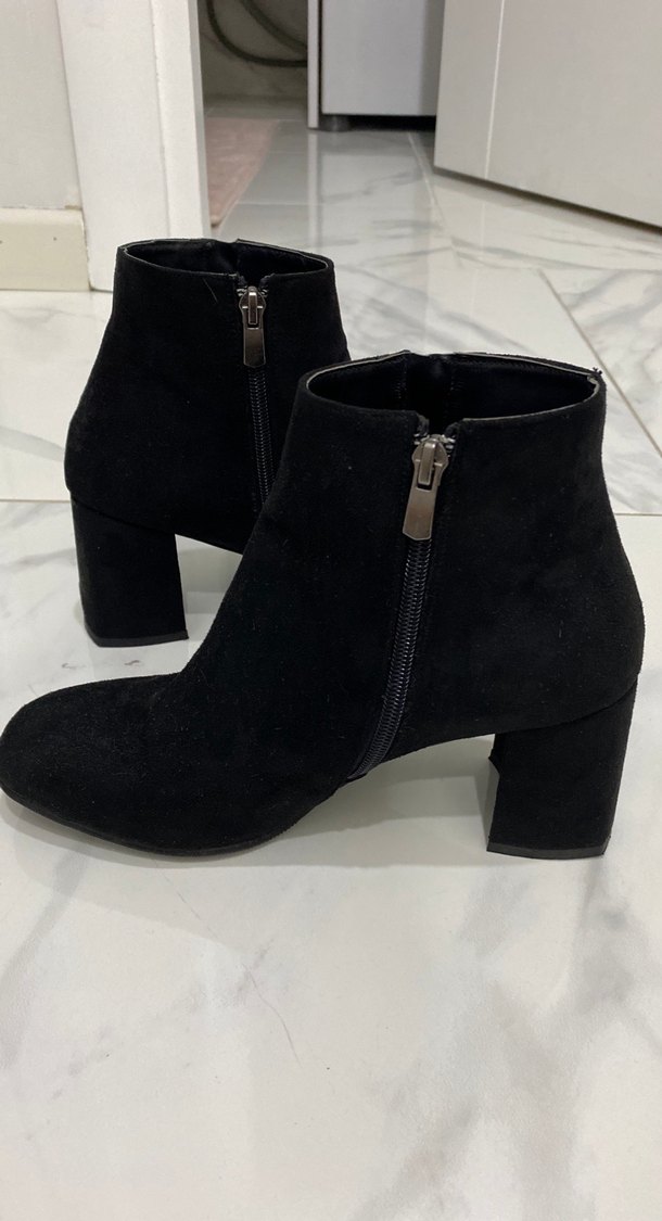 Siyah Süet Fermuarlı Topuklu Kadın Bot - Görsel 2