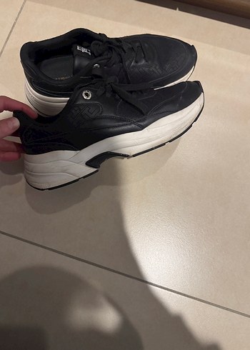 Siyah Desenli Kadın Spor Ayakkabı - Görsel 3