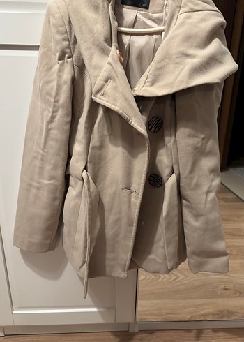 Bej Kemerli Kısa Kadın Kaban - Görsel 3