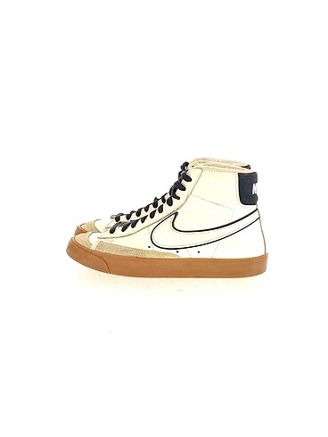 Nike Spor Ayakkabı %70 İndirimli.
