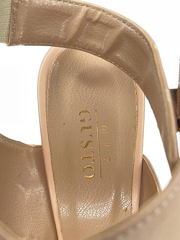 39 Beden çeşitli Renk Gusto Stiletto %70 İndirimli.
