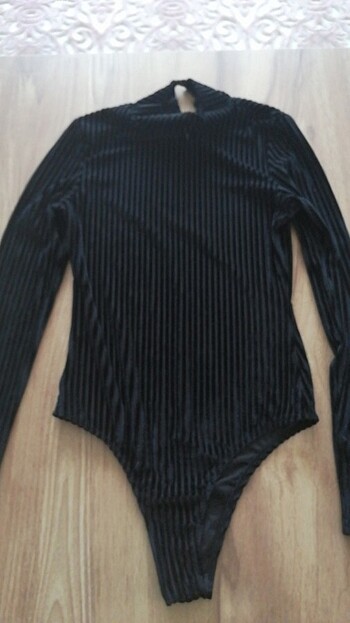Kadife boğazlı body