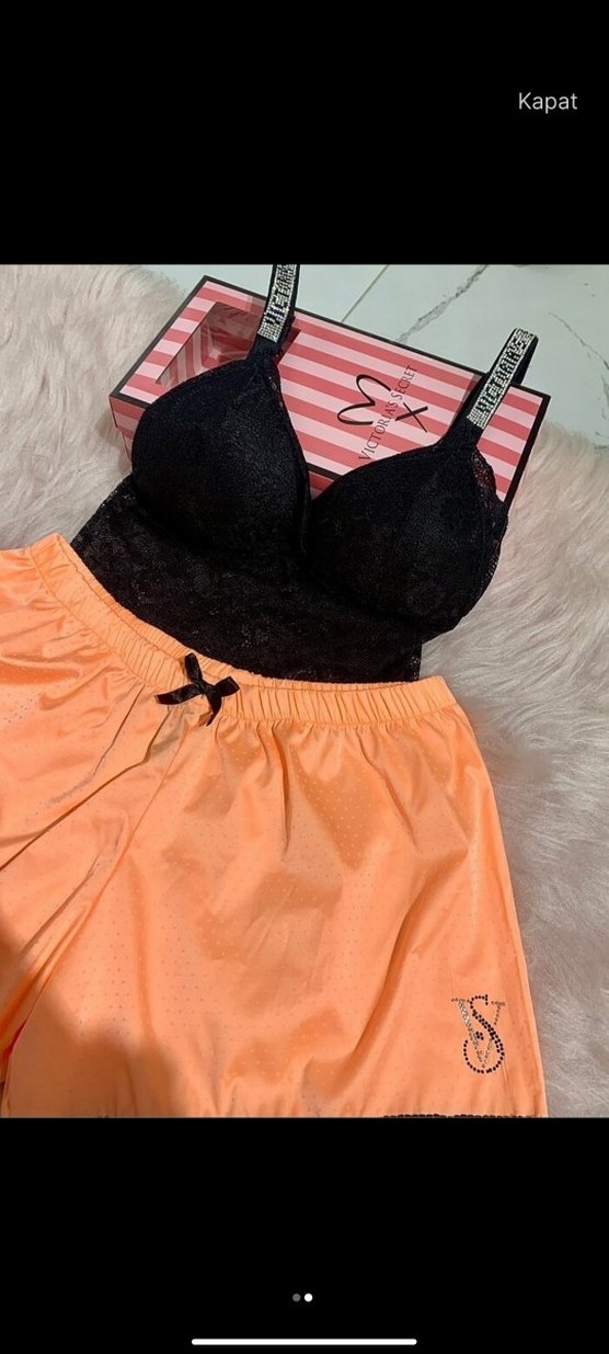 Siyah Dantelli Kısa Sütyen ve Pembe Mini Şort - Görsel 2