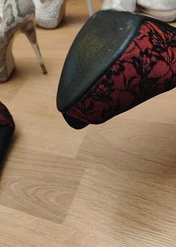 Dantel Detaylı siyah kırmızı Yılan Desenli Dolgu Topuk - Görsel 4