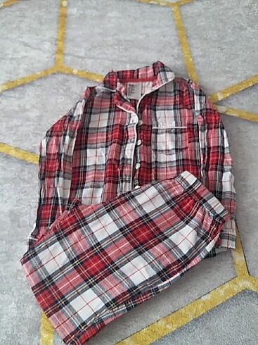 Kendinden simli ,önden düğmeli pijama takımı