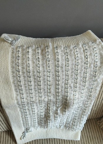 Gri İşlemeli Beyaz Örgü Çocuk Battaniyesi - Görsel 2