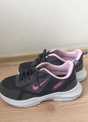 Nike Kadın Ayakkabısı 