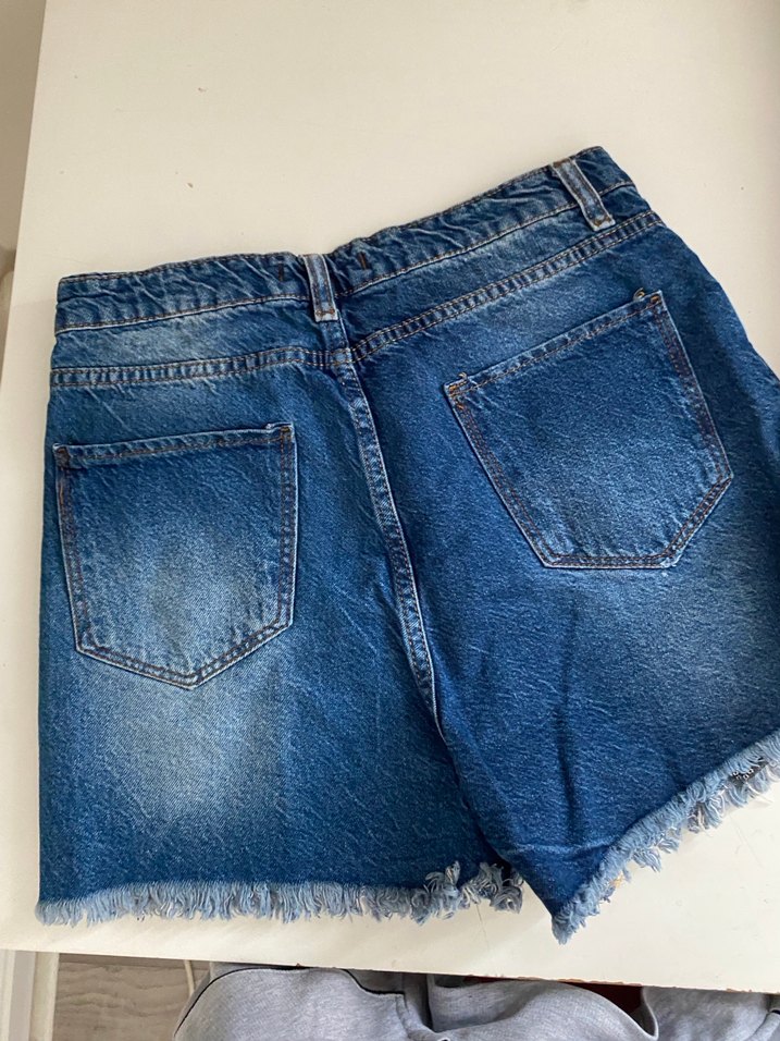 Nakışlı Kemerli Kadın Kot Şort - Görsel 4