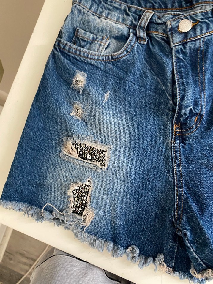 Nakışlı Kemerli Kadın Kot Şort - Görsel 3