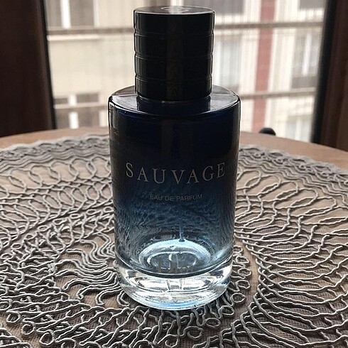 Sauvage parfüm şişesi