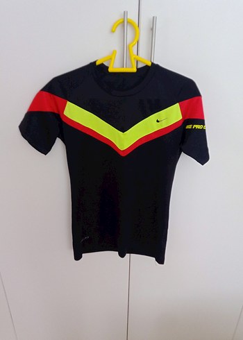 Nike Erkek Çocuk Siyah Kısa Kollu Tişört