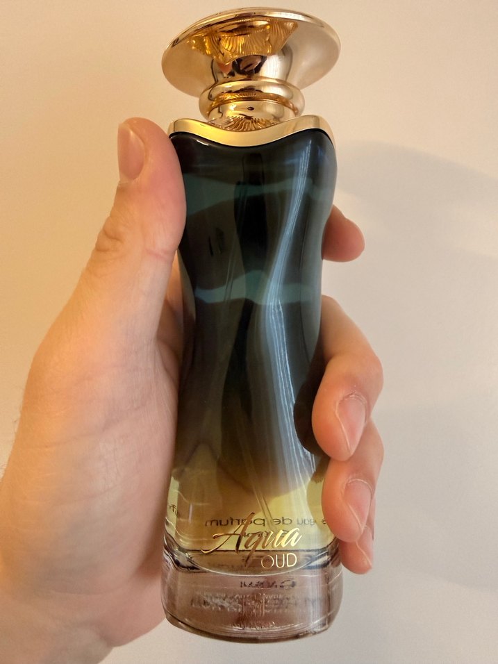 Erkek Parfümü Şişesi - Altın Detaylı - Görsel 4