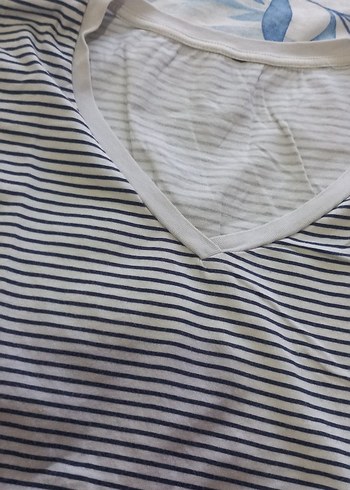 V Yaka Beyaz Çizgili Hamile Tişörtü - Görsel 2