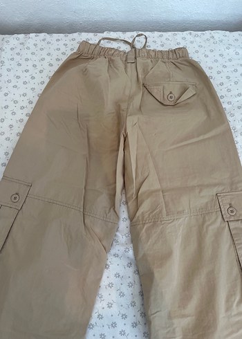 Bershka Bej Kemerli Rahat Kesim Kadın Kumaş Pantolon