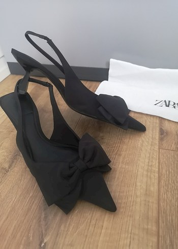 ZARA Siyah Fiyonklu İnce Topuklu Kadın Ayakkabı - Görsel 3