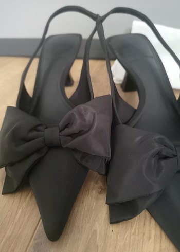 ZARA Siyah Fiyonklu İnce Topuklu Kadın Ayakkabı - Görsel 9