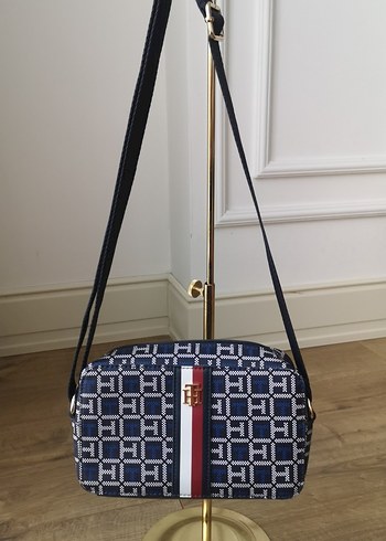 Tommy Hilfiger Laciverr Kadın Çapraz Çanta