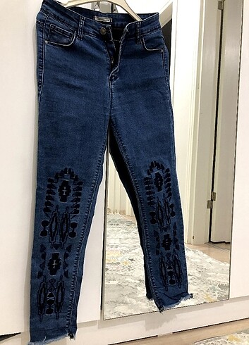 29 Beden Nakışlı kot pantolon 