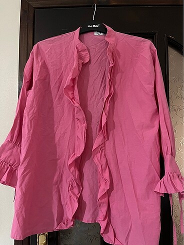 Pembe gömlek
