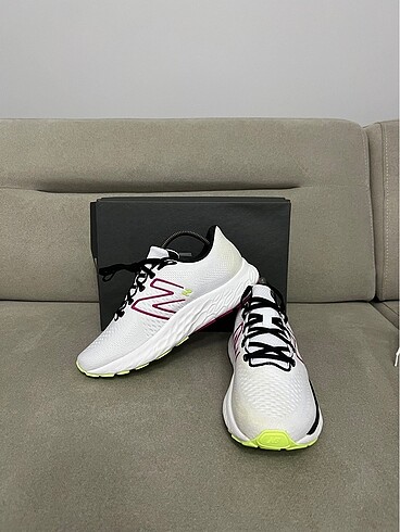 40,5 Beden beyaz Renk NEW BALANCE SPOR AYAKKABI