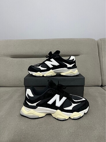 NEW BALANCE 9060