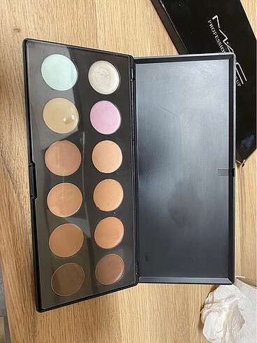 Beden MAC PROFFESİONAL MAKEUP