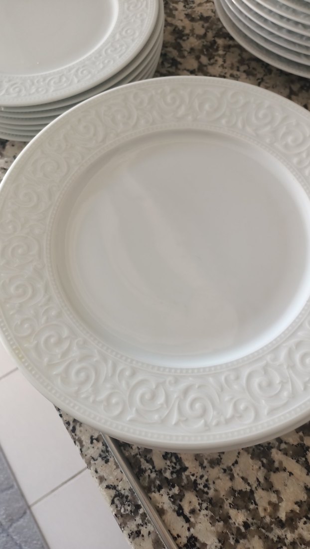 Beyaz Kabartmalı Yemek Tabağı - Görsel 4