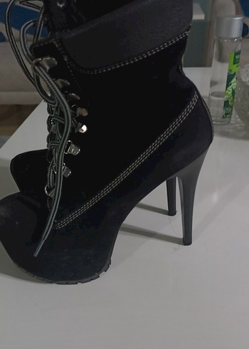 Siyah Süet Gotik Stiletto Topuklu Bot - Görsel 2