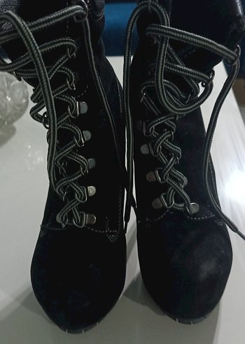 Siyah Süet Gotik Stiletto Topuklu Bot - Görsel 3