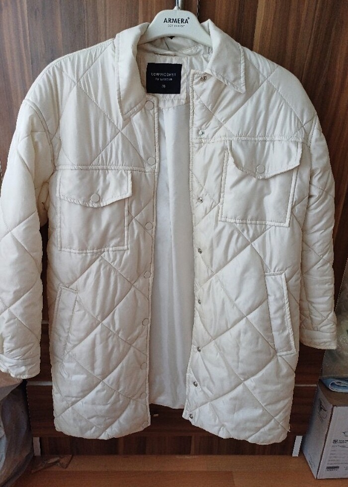 Lwc bej mont kucuk bı yırtıgı var - Görsel 4